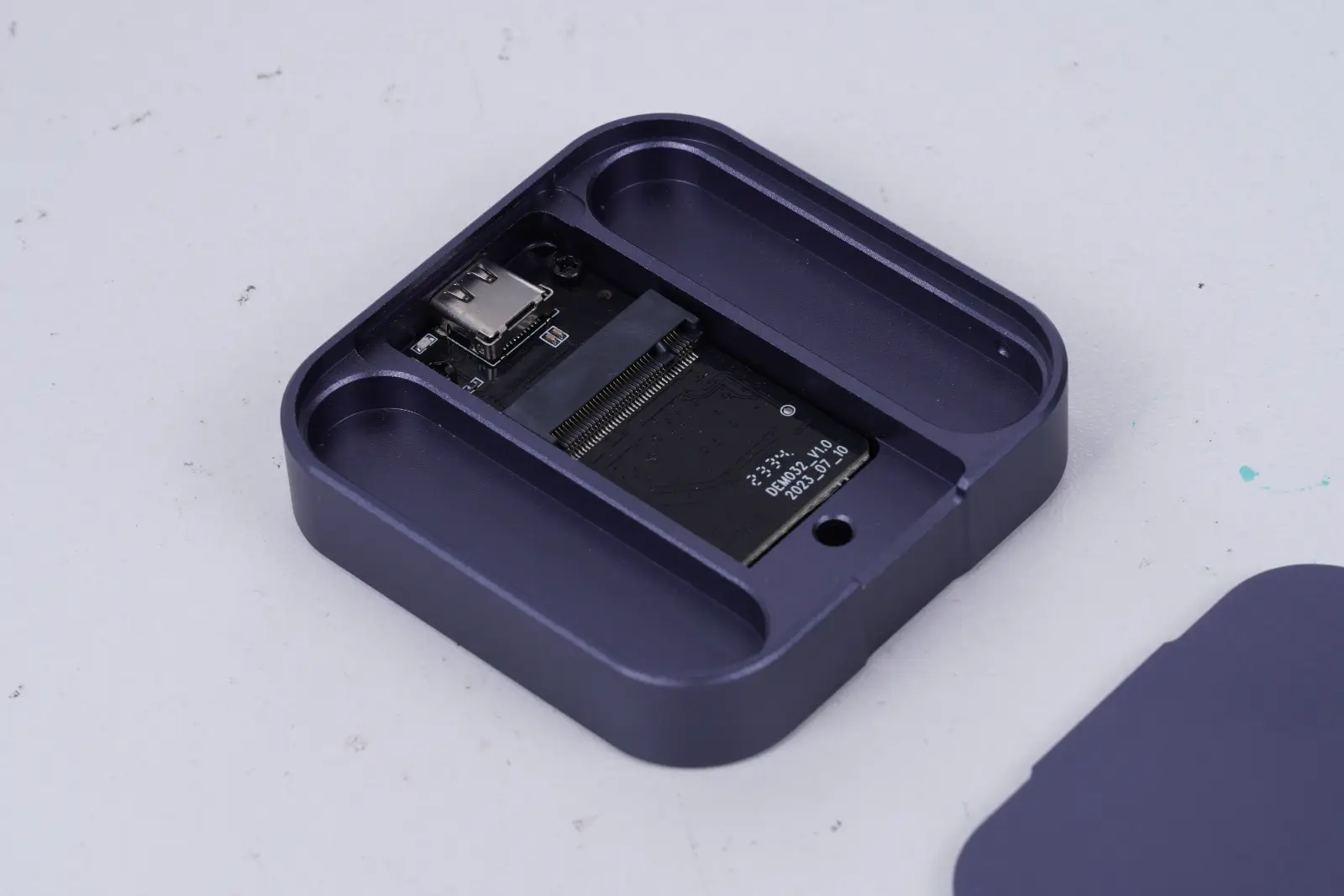VCOM SSD Magnetic Enclosure for M.2 NVME CU853SN 1
